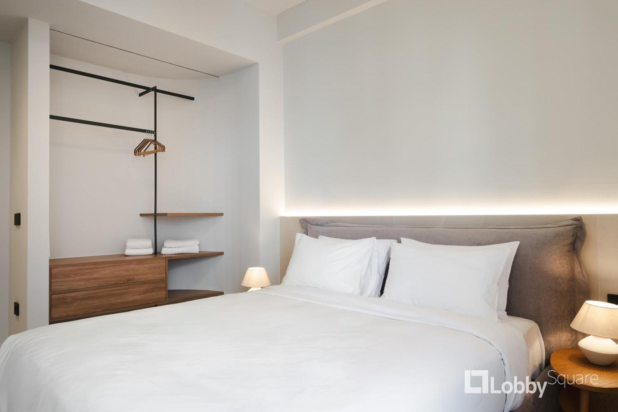 Muse Apartment By Lobbysquare Aten Exteriör bild